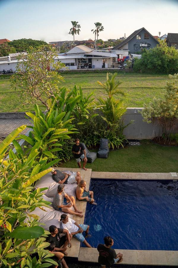 Surf & Party - Hostel Somewhere Else Canggu Eksteriør billede