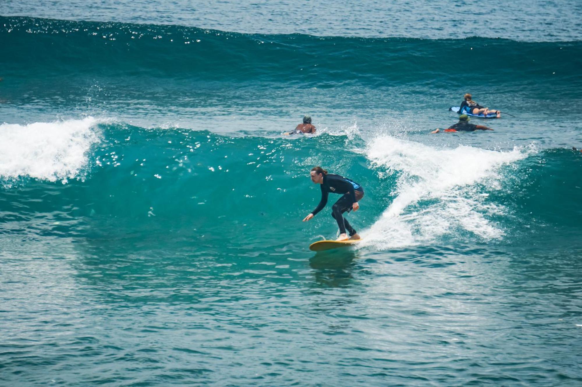 Surf & Party - Hostel Somewhere Else Canggu Eksteriør billede